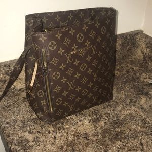 Louis Vuitton shoulder bag